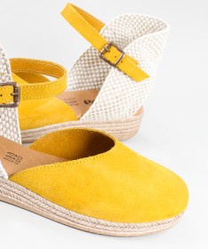 Sandálias Amarelas de Senhora Ginova Fechadas à Frente