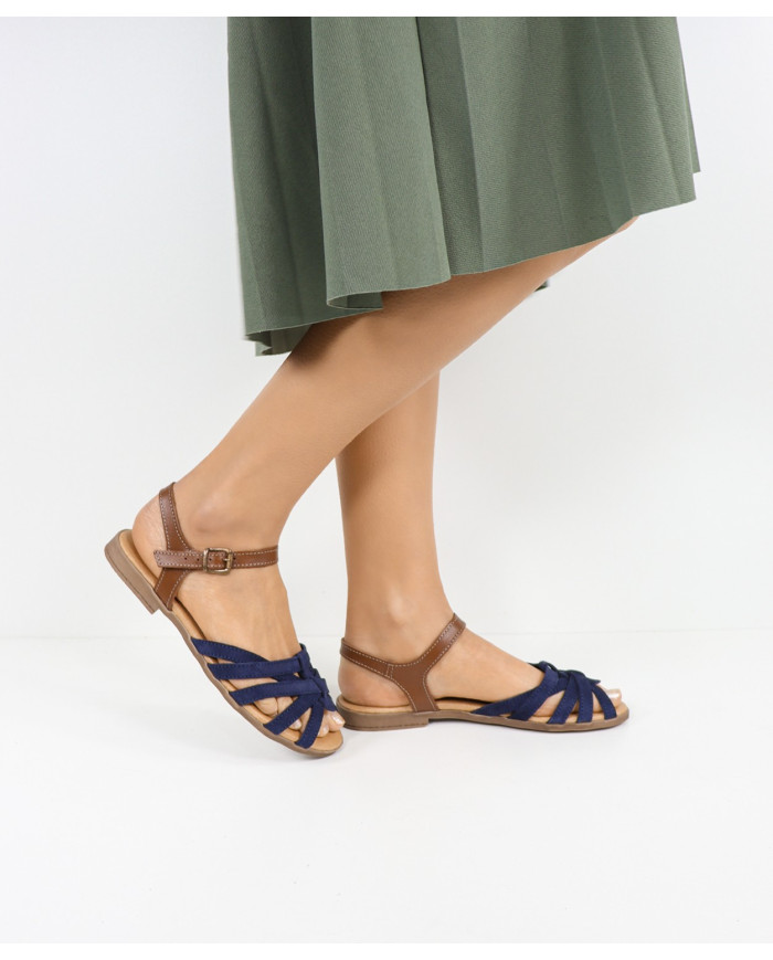 Lady Ginova Sandals with Cross Strips in Camurça
