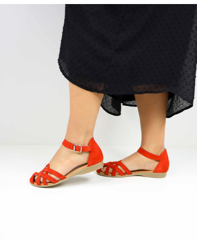 Lady Ginova Sandals with Cross Strips in Camurça