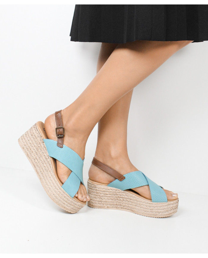 Sandalias de Madame Ginova con Fajas Perforadas