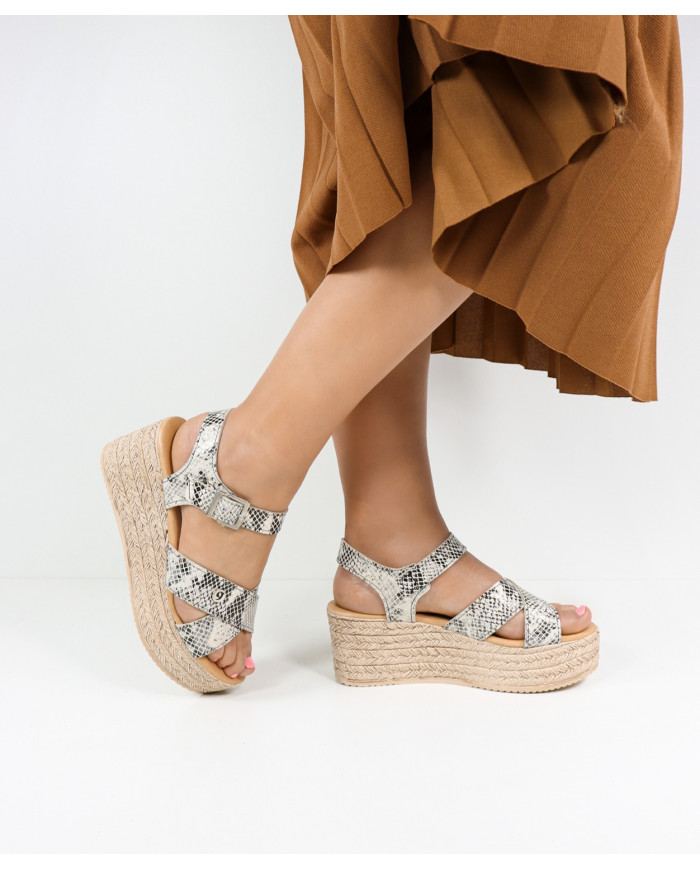 Sandals by Senhora Ginova de Tiras Cruzadas