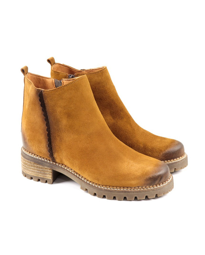 Botas de Senhora Camel com Sola Antiderrapante Ginova