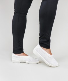 Sapatos Brancos de Conforto com Gáspea em Malha Tricotada