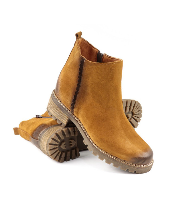 Mistress Camel Boots with Anti-slip Sola Ginova