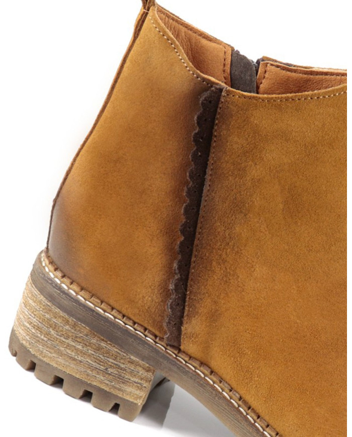 Botas de Senhora Camel com Sola Antiderrapante Ginova