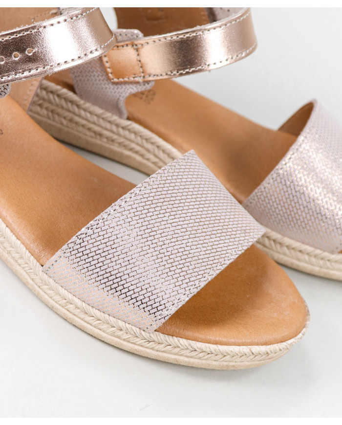 Lady Ginova Sandals with Bright Finish