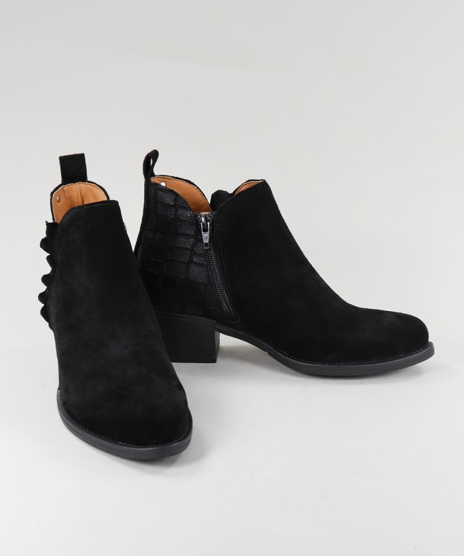 Botas Pretas de Senhora Ginova com Folhos