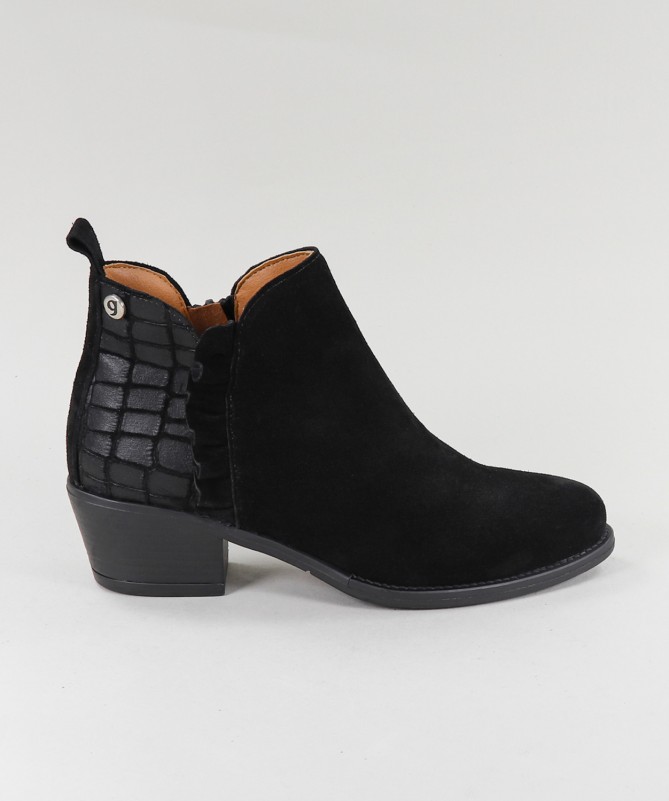 Botas Pretas de Senhora Ginova com Folhos