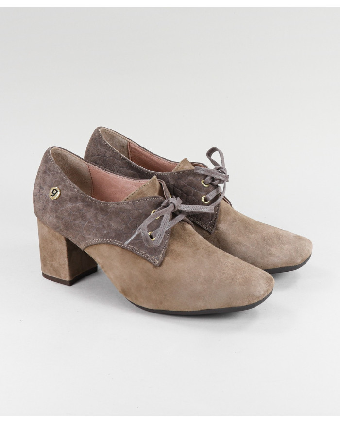 La señora Ginova Botas con Wholesalers