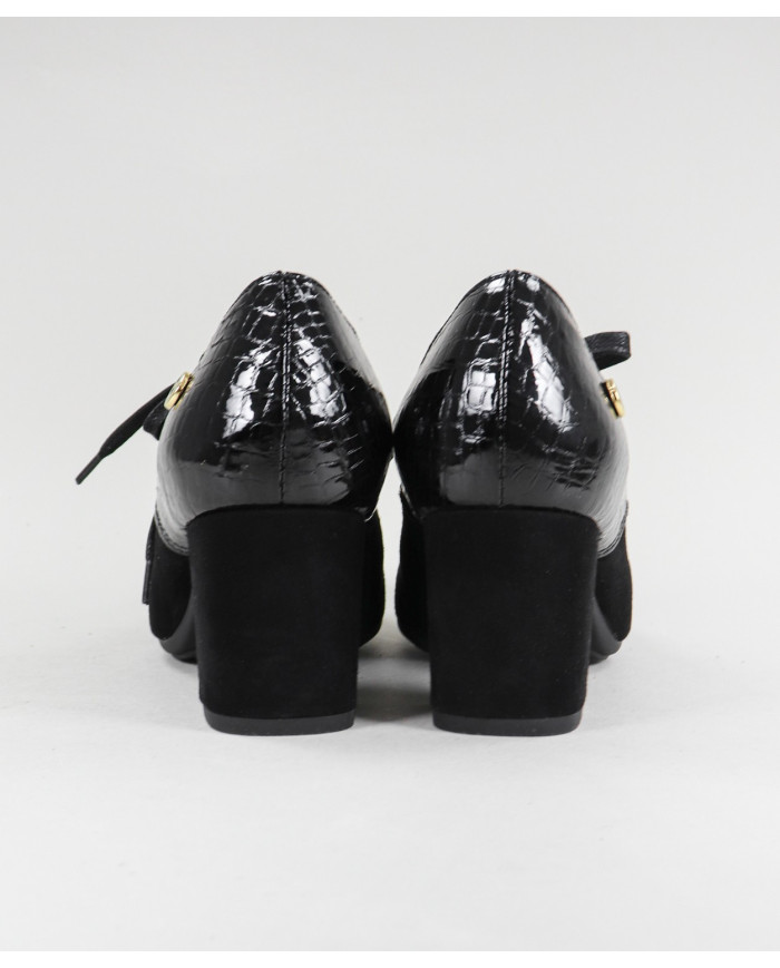 La señora Ginova Botas con Wholesalers