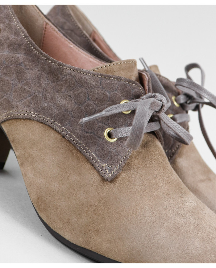 La señora Ginova Botas con Wholesalers