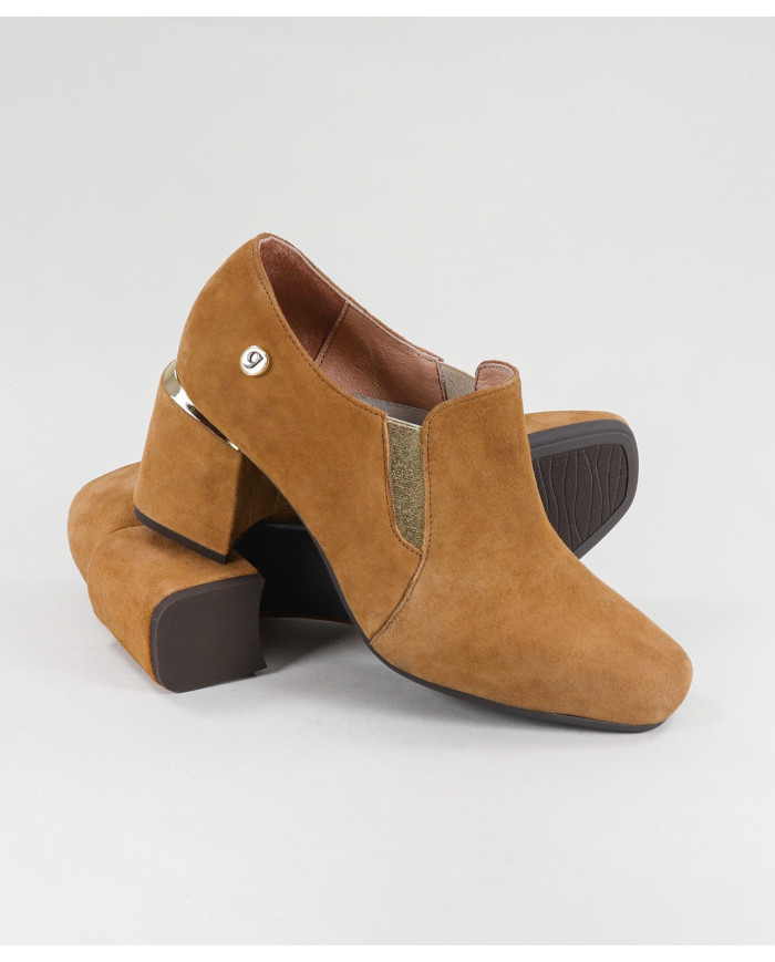 Ms. Ginova Botins with Golden Elastics