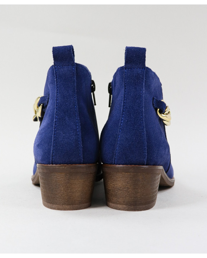 Blue Boots of Lady Ginova with Currents