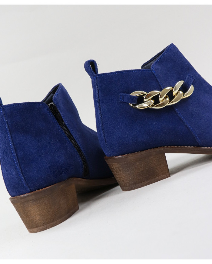 Blue Boots of Lady Ginova with Currents