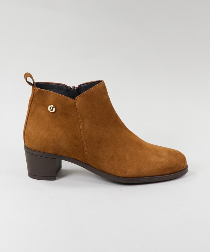 Ginova Medium Heeled Boots