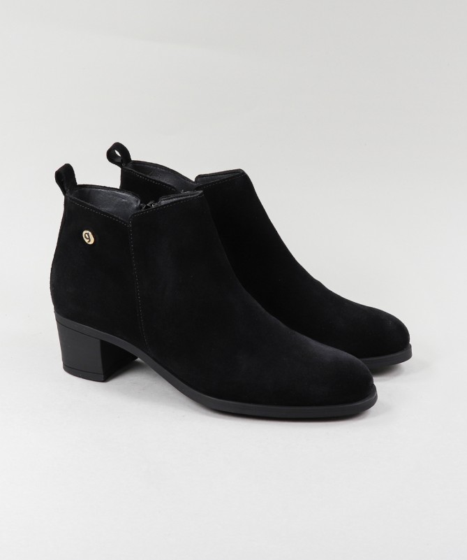 Ginova Medium Heeled Boots