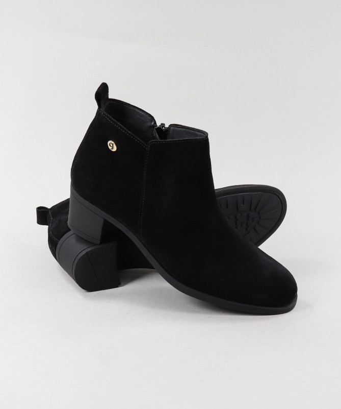 Ginova Medium Heeled Boots