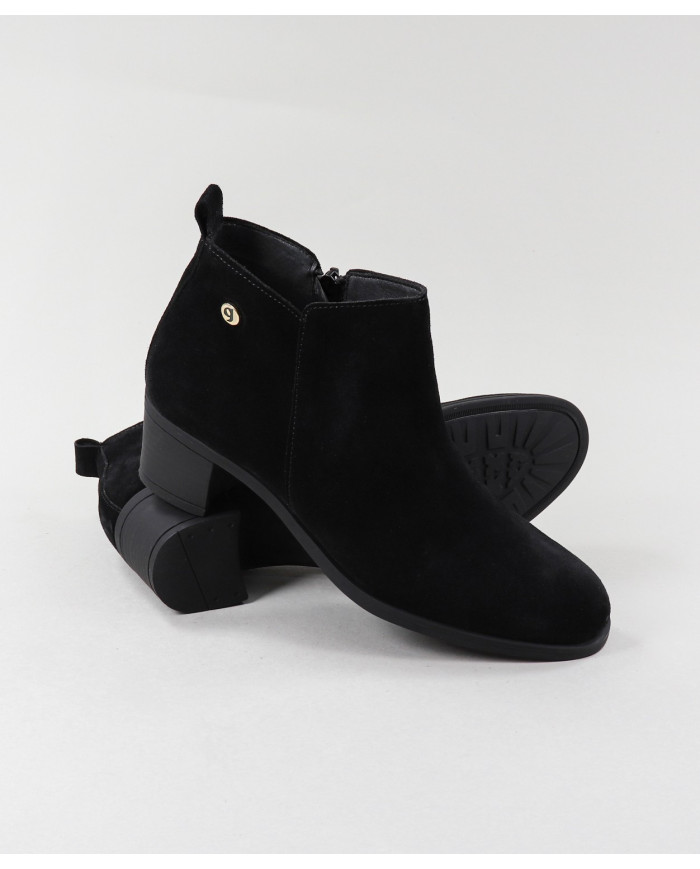 Black Boots of Middle Salt Ginova