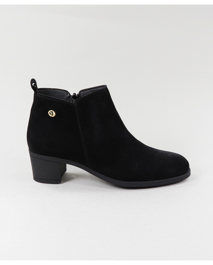 Black Boots of Middle Salt Ginova