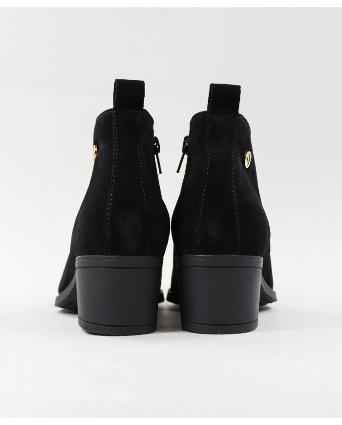 Black Boots of Middle Salt Ginova