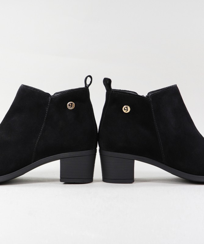 Ginova Medium Heeled Boots