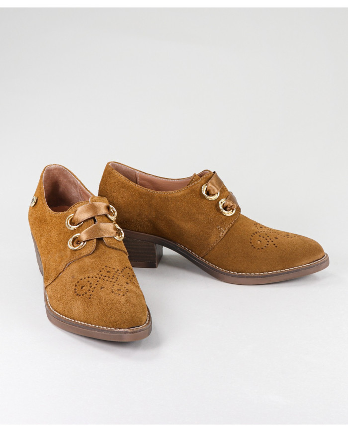 Botas Camel de Senhora Ginova com Laço de Cetim