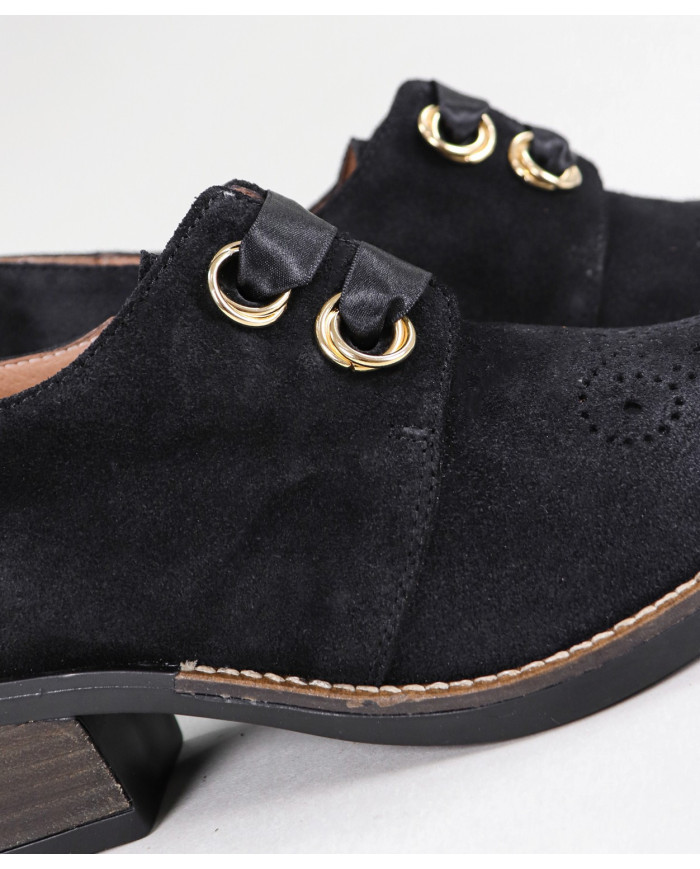 Pretas de Senhora Ginova Boots with Satin Lace