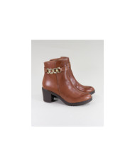 Camel Boots of Lady Ginova with Chains