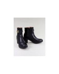Botas Pretas de Senhora Ginova com Correntes