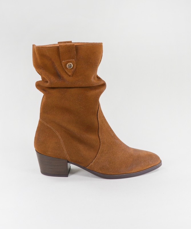 Botas Camel de Cano Alto Ginova com Fecho