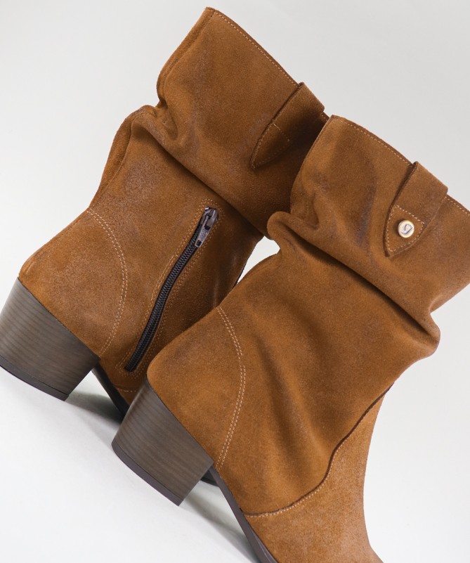 Botas Camel de Cano Alto Ginova com Fecho