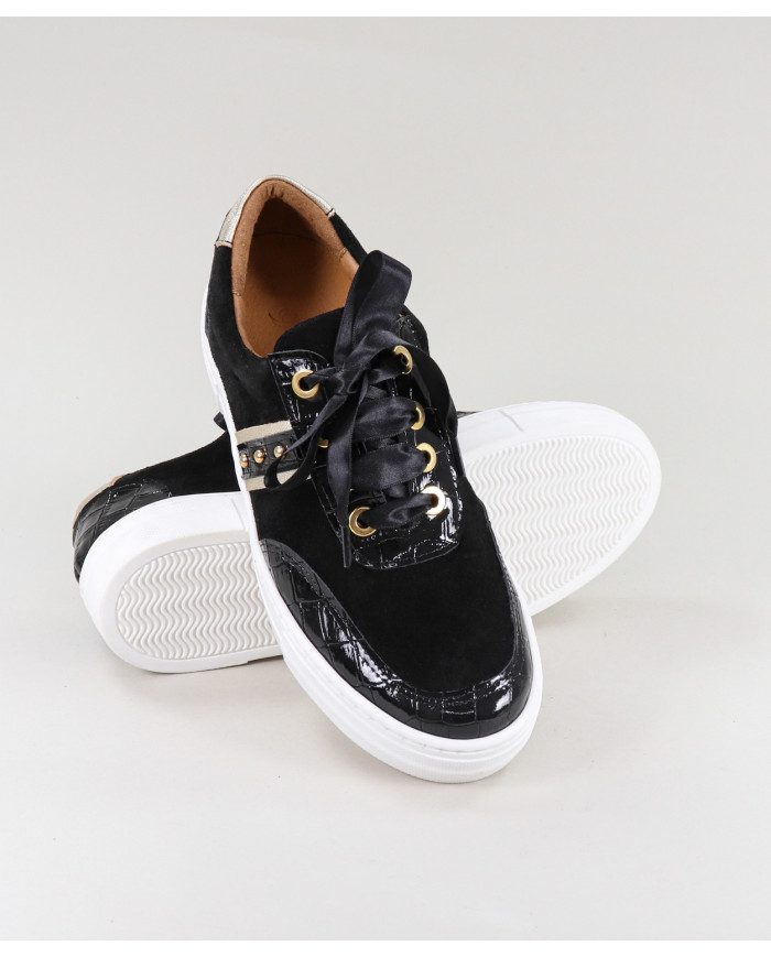 Black Lady Ginova shoes with Details in Golden