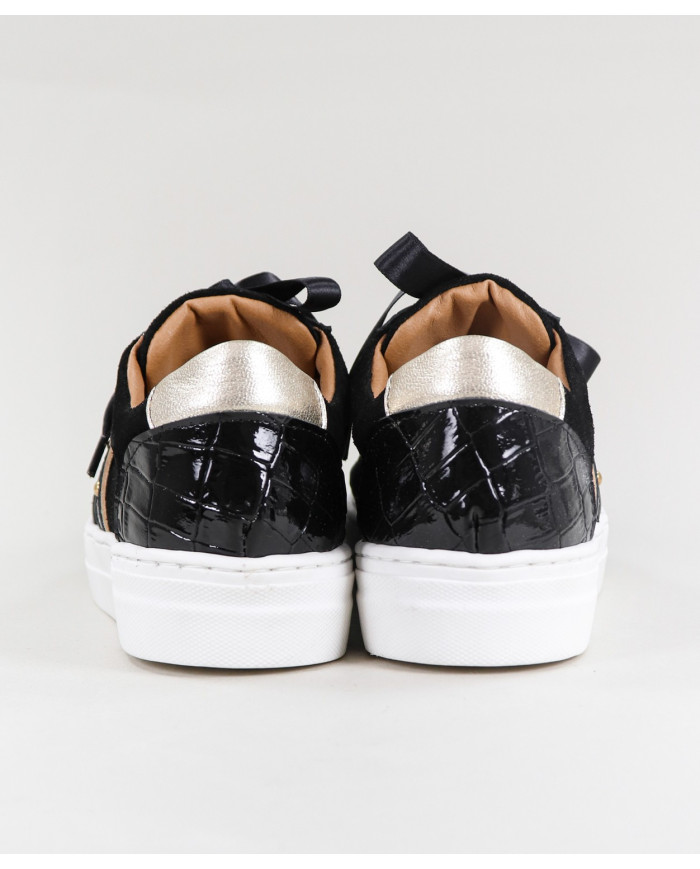 Black Lady Ginova shoes with Details in Golden