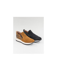 Lady Ginova shoes with Close on the Lateral