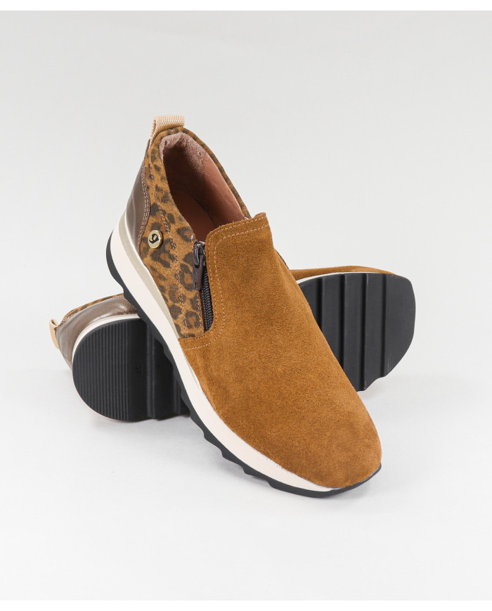 Lady Ginova shoes with Close on the Lateral