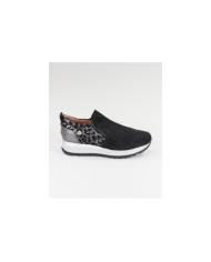 Lady Ginova's Black Sneakers with Close on the Lateral