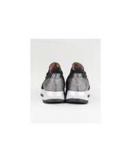 Lady Ginova's Black Sneakers with Close on the Lateral