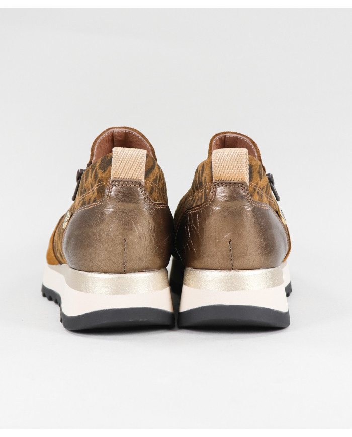 Lady Ginova shoes with Close on the Lateral