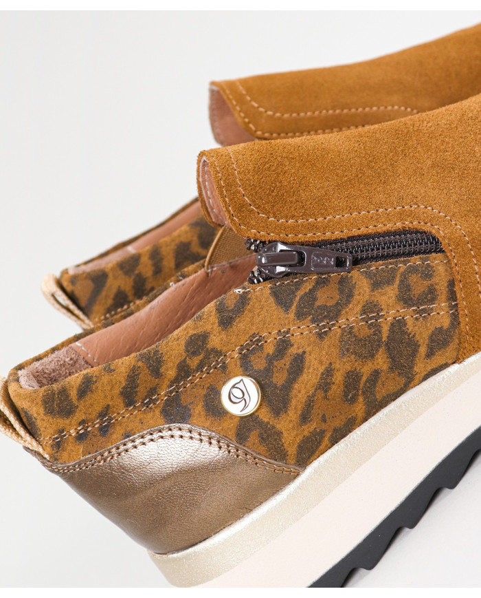 Lady Ginova shoes with Close on the Lateral