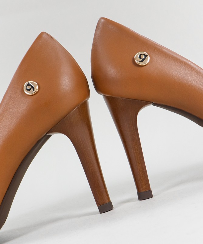 Stilettos Camel de Senhora Ginova em Pele