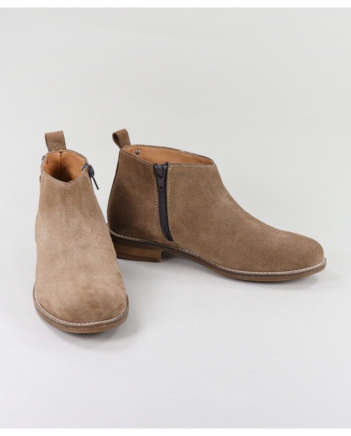Taupe Boots of Lady Ginova with Side Buckle
