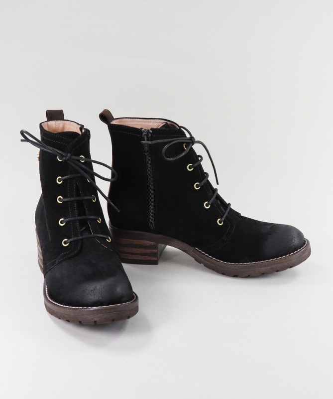 Ginova Women Boots With Laces