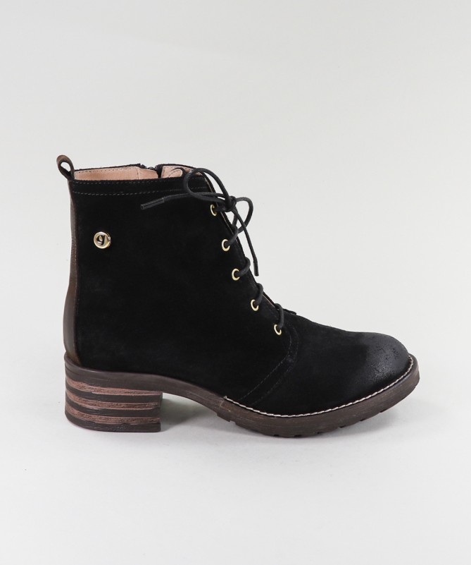 Ginova Women Boots With Laces