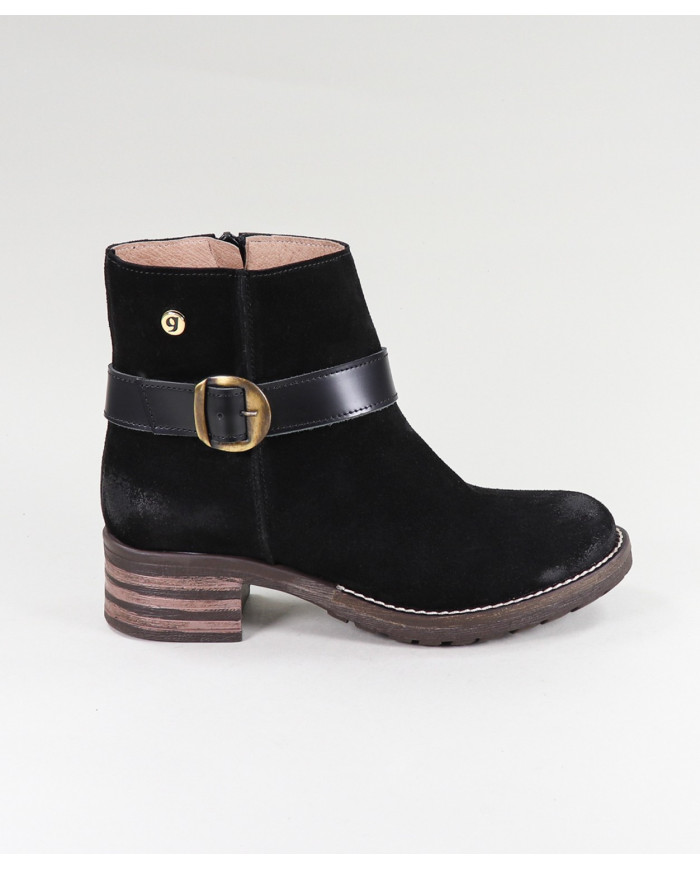 Maria Ginova Botas con Fecho