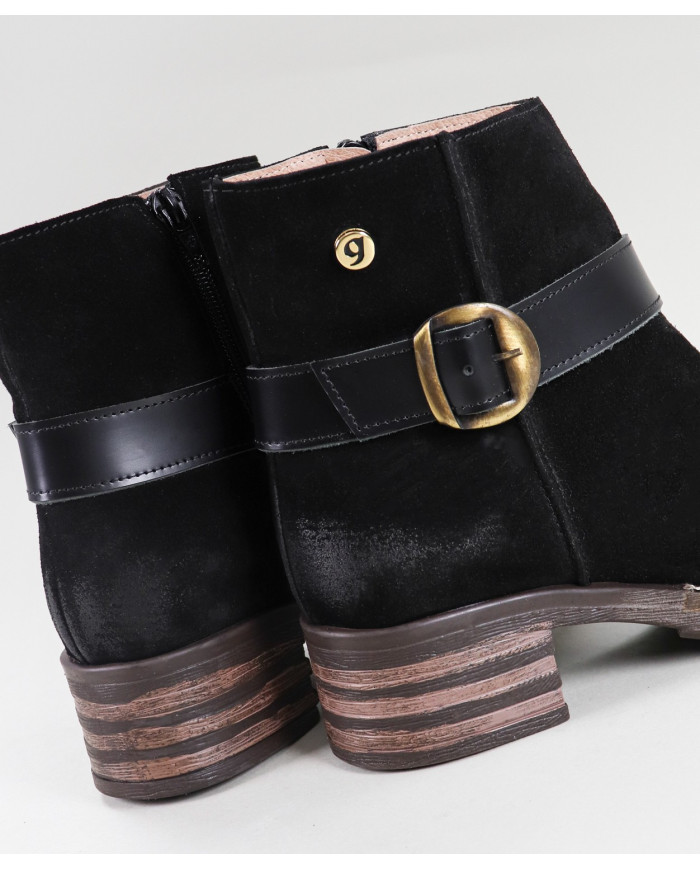 Maria Ginova Botas con Fecho