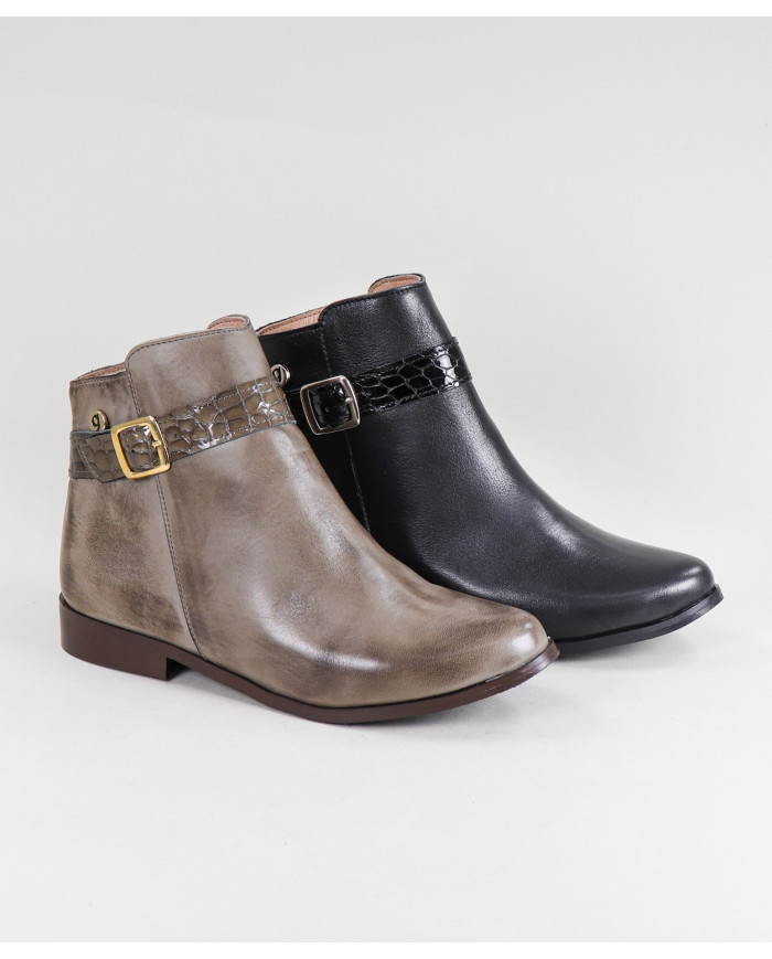 Ladies Ginova Boots with Buckle