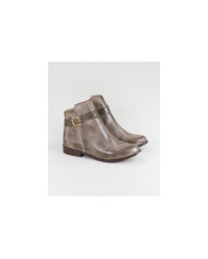 Taupe Boots of Lady Ginova with Buckle