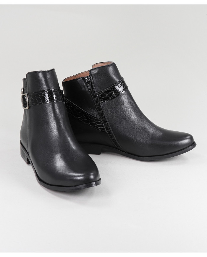 Miss Ginova Black Boots with Buckle