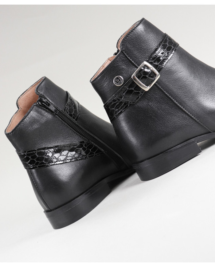 Miss Ginova Black Boots with Buckle