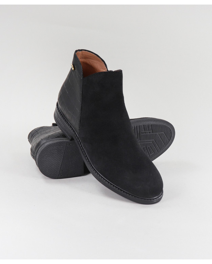 Black Boots of Lady Ginova with Fecho